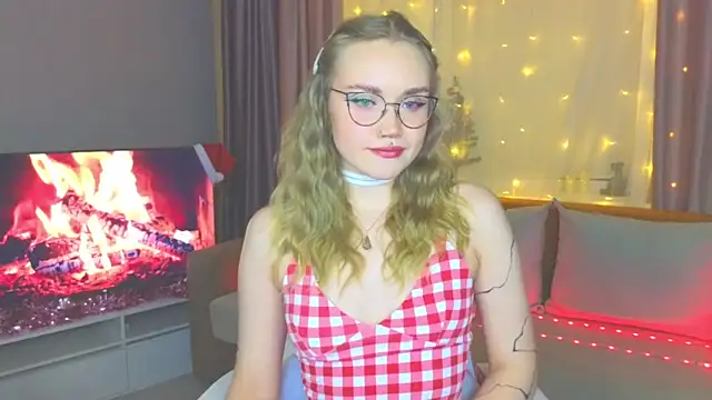 Snapshot of Aurora_Golden1 chatting on January 20, 4:23 pm Aurora Golden1 online show from January 20, 4:23 pm