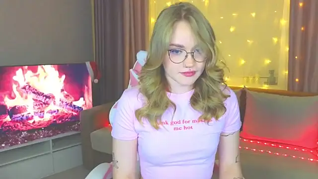 Snapshot of Aurora_Golden1 chatting on January 16, 7:20 pm Aurora Golden1 online show from January 16, 7:20 pm