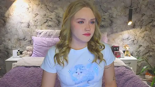 Snapshot of Aurora_Golden1 chatting on October 19, 4:43 pm Aurora Golden1 online show from October 19, 4:43 pm