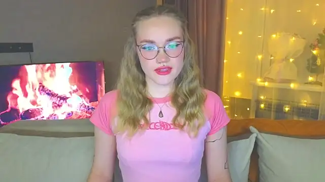 Snapshot of Aurora_Golden1 chatting on December 24, 3:58 pm Aurora Golden1 online show from December 24, 3:58 pm