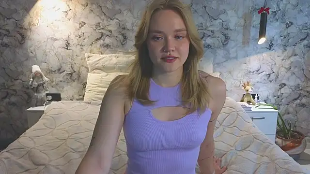 Snapshot of Aurora_Golden1 chatting on July 8, 6:58 am Aurora Golden1 online show from July 8, 6:58 am