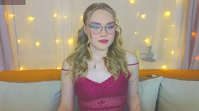 Snapshot of Aurora_Golden1 chatting on March 4, 7:22 pm Aurora Golden1 online show from March 4, 7:22 pm