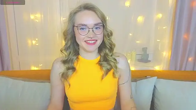 Snapshot of Aurora_Golden1 chatting on February 17, 4:17 pm Aurora Golden1 online show from February 17, 4:17 pm