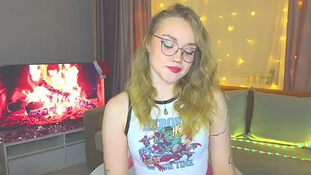 Snapshot of Aurora_Golden1 chatting on January 6, 7:35 pm Aurora Golden1 online show from January 6, 7:35 pm