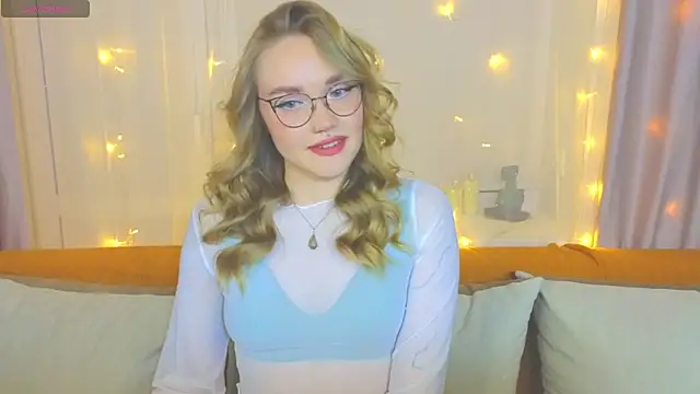 Snapshot of Aurora_Golden1 chatting on February 20, 3:30 pm Aurora Golden1 online show from February 20, 3:30 pm