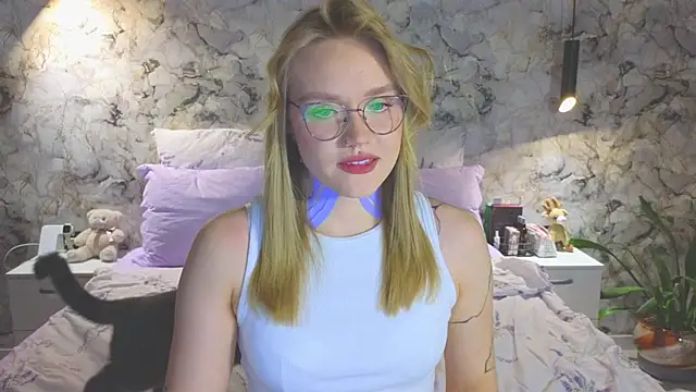 Aurora Golden1 online show from November 21, 6:18 pm