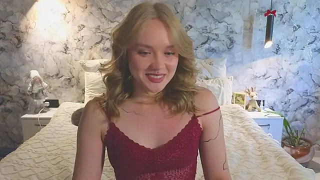 Snapshot of Aurora_Golden1 chatting on July 4, 11:27 am Aurora Golden1 online show from July 4, 11:27 am