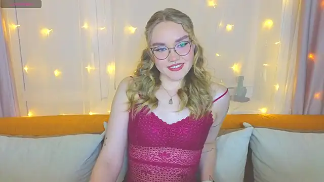 Snapshot of Aurora_Golden1 chatting on March 4, 3:48 pm Aurora Golden1 online show from March 4, 3:48 pm