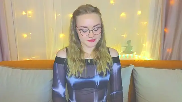 Snapshot of Aurora_Golden1 chatting on February 12, 7:13 pm Aurora Golden1 online show from February 12, 7:13 pm