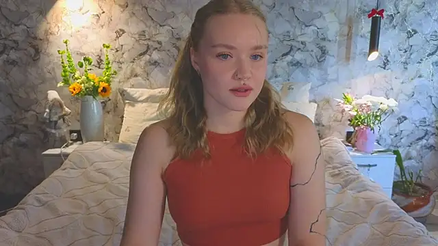 Snapshot of Aurora_Golden1 chatting on July 12, 6:14 am Aurora Golden1 online show from July 12, 6:14 am