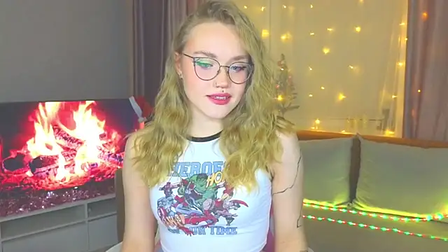 Snapshot of Aurora_Golden1 chatting on January 6, 4:34 pm Aurora Golden1 online show from January 6, 4:34 pm