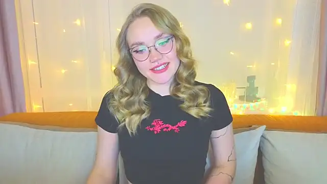 Snapshot of Aurora_Golden1 chatting on February 4, 5:12 pm Aurora Golden1 online show from February 4, 5:12 pm