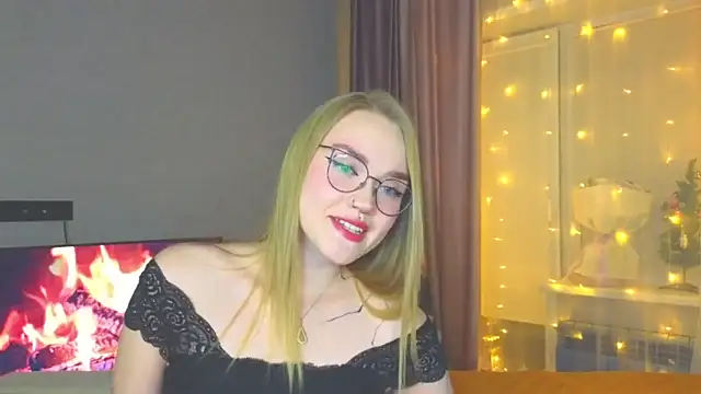 Snapshot of Aurora_Golden1 chatting on December 23, 3:55 pm Aurora Golden1 online show from December 23, 3:55 pm