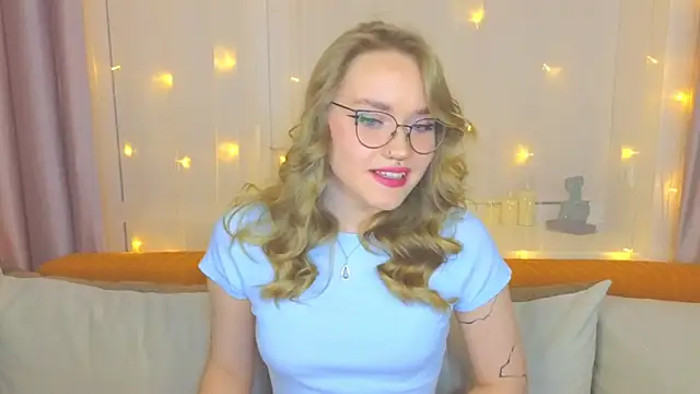 Snapshot of Aurora_Golden1 chatting on January 28, 7:00 pm Aurora Golden1 online show from January 28, 7:00 pm