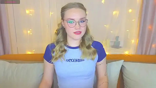 Snapshot of Aurora_Golden1 chatting on February 18, 3:31 pm Aurora Golden1 online show from February 18, 3:31 pm