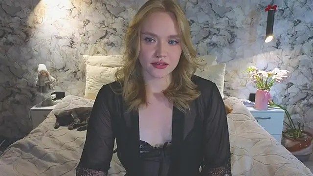 Snapshot of Aurora_Golden1 chatting on July 18, 7:17 am Aurora Golden1 online show from July 18, 7:17 am
