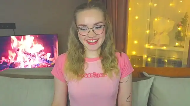Snapshot of Aurora_Golden1 chatting on December 24, 7:00 pm Aurora Golden1 online show from December 24, 7:00 pm