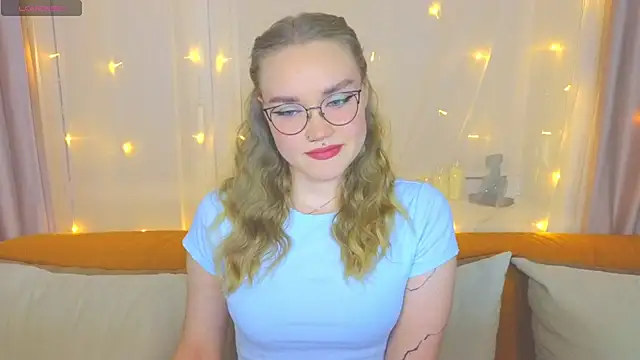 Snapshot of Aurora_Golden1 chatting on February 25, 3:31 pm Aurora Golden1 online show from February 25, 3:31 pm