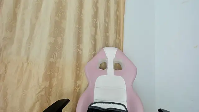 Snapshot of jessica_hot_28 chatting on February 4, 11:05 am jessica hot 28 online show from February 4, 11:05 am