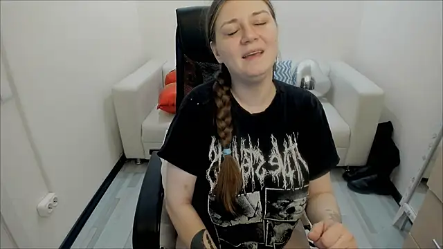 Snapshot of AlisaBacker chatting on February 21, 1:22 am AlisaBacker online show from February 21, 1:22 am