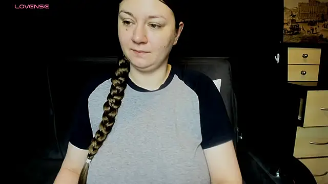 Snapshot of AlisaBacker chatting on June 17, 8:41 pm AlisaBacker online show from June 17, 8:41 pm