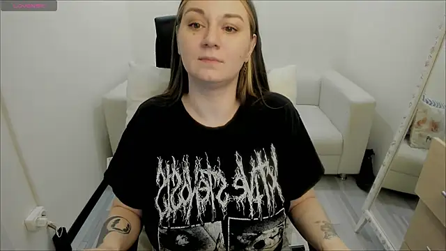 Snapshot of AlisaBacker chatting on January 24, 3:24 pm AlisaBacker online show from January 24, 3:24 pm