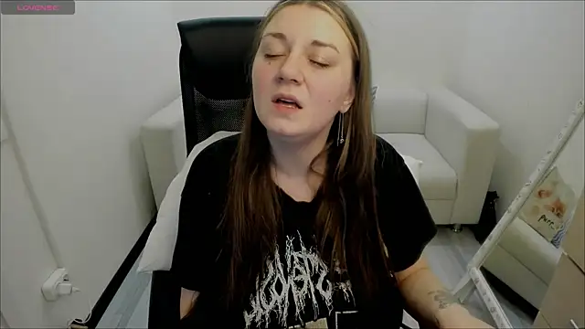 Snapshot of AlisaBacker chatting on January 29, 6:12 am AlisaBacker online show from January 29, 6:12 am