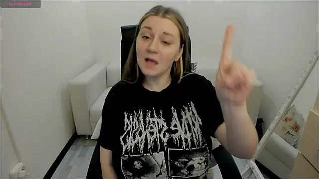 Snapshot of AlisaBacker chatting on January 29, 3:01 am AlisaBacker online show from January 29, 3:01 am