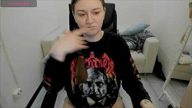 Snapshot of AlisaBacker chatting on January 11, 11:02 pm AlisaBacker online show from January 11, 11:02 pm