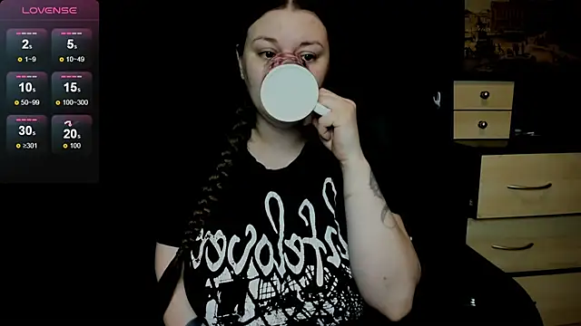 AlisaBacker online show from April 2, 7:20 pm