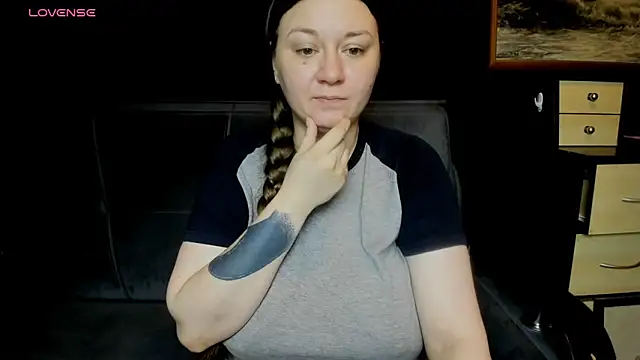 Snapshot of AlisaBacker chatting on June 20, 7:19 pm AlisaBacker online show from June 20, 7:19 pm