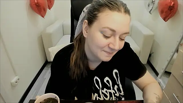 Snapshot of AlisaBacker chatting on February 12, 7:45 pm AlisaBacker online show from February 12, 7:45 pm