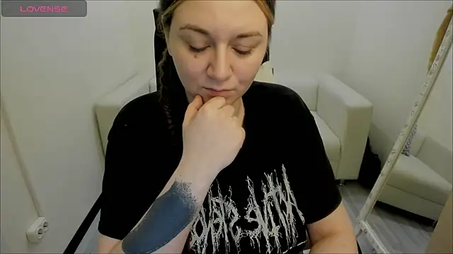 Snapshot of AlisaBacker chatting on January 9, 3:47 am AlisaBacker online show from January 9, 3:47 am