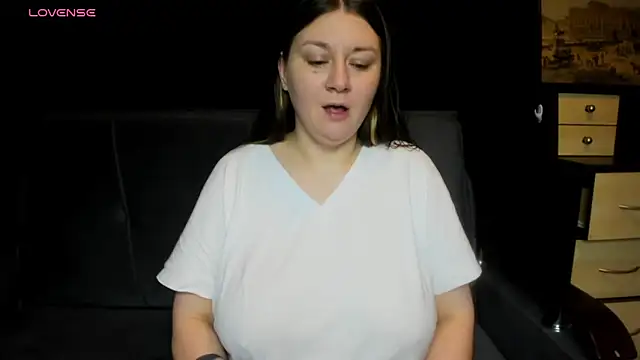 Snapshot of AlisaBacker chatting on May 23, 5:56 pm AlisaBacker online show from May 23, 5:56 pm