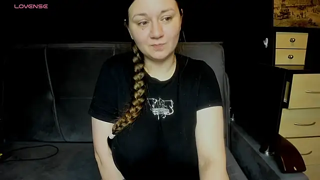 Snapshot of AlisaBacker chatting on June 4, 7:35 am AlisaBacker online show from June 4, 7:35 am