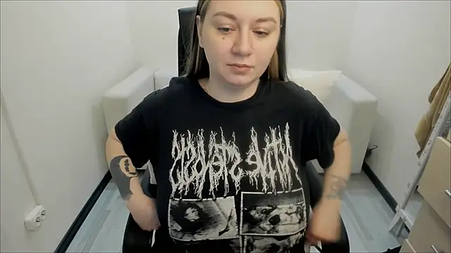 Snapshot of AlisaBacker chatting on February 25, 4:14 pm AlisaBacker online show from February 25, 4:14 pm