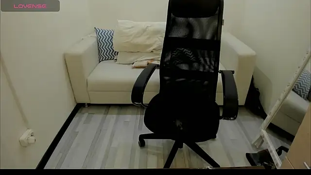 Snapshot of AlisaBacker chatting on January 17, 4:04 pm AlisaBacker online show from January 17, 4:04 pm