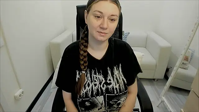 Snapshot of AlisaBacker chatting on March 7, 8:55 pm AlisaBacker online show from March 7, 8:55 pm