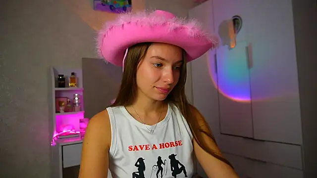 Snapshot of soffy__kisss chatting on October 3, 3:24 pm soffy  kisss online show from October 3, 3:24 pm