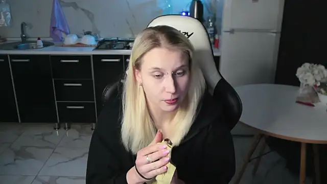 MertyXX online show from April 22, 9:10 pm