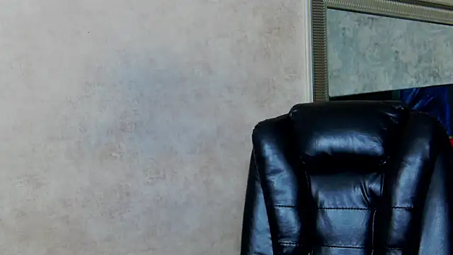 NicolleReyn online show from May 28, 5:30 pm