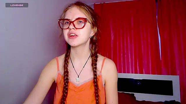 Snapshot of Sarah_HS chatting on January 17, 11:17 am Sarah HS online show from January 17, 11:17 am