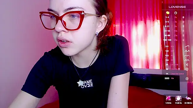 Snapshot of Sarah_HS chatting on February 5, 8:54 am Sarah HS online show from February 5, 8:54 am