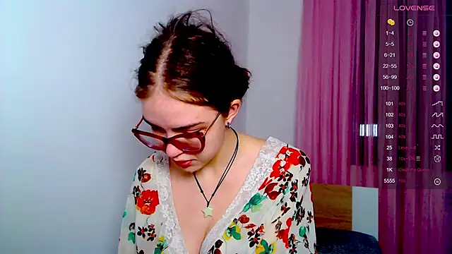 Snapshot of Sarah_HS chatting on March 4, 2:10 pm Sarah HS online show from March 4, 2:10 pm