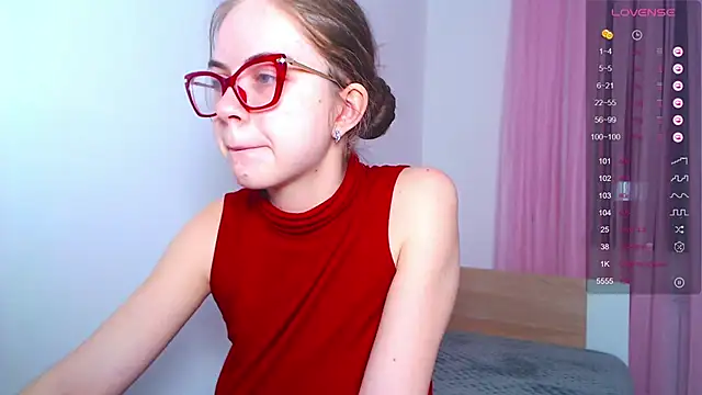 Snapshot of Sarah_HS chatting on March 11, 3:34 pm Sarah HS online show from March 11, 3:34 pm