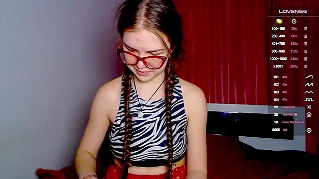 Snapshot of Sarah_HS chatting on January 15, 1:52 pm Sarah HS online show from January 15, 1:52 pm