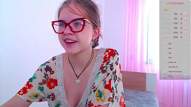 Snapshot of Sarah_HS chatting on March 6, 11:36 am Sarah HS online show from March 6, 11:36 am