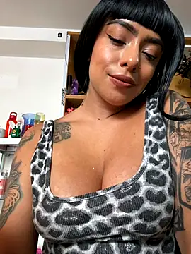 Snapshot of foxxy_nasty chatting on October 13, 8:32 pm foxxy nasty online show from October 13, 8:32 pm