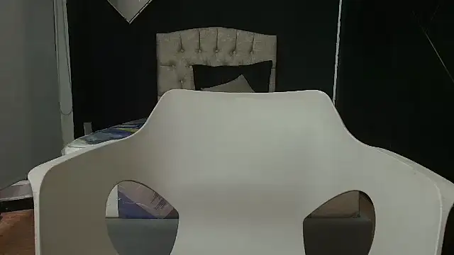 Snapshot of emmars_ chatting on February 8, 8:53 pm emmars online show from February 8, 8:53 pm