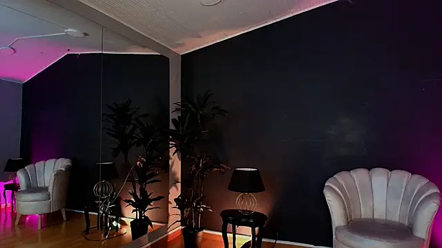 Snapshot of MyMayte chatting on November 25, 11:43 am MyMayte online show from November 25, 11:43 am